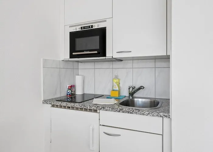 Modern Near Main Station - Crown 16 *