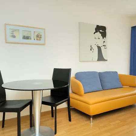 Pabs Residences - Kronenstrasse 37 Apartment