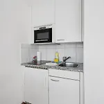 Modern Near Main Station - Crown 16 *