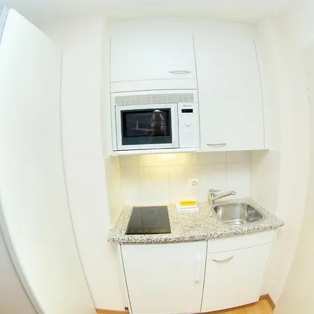 Pabs Residences - Kronenstrasse 37