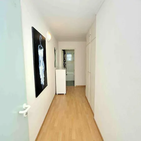 Modern Near Main Station - Crown 16