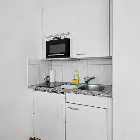 Modern Near Main Station - Crown 16 *