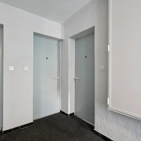 Modern Near Main Station - Crown 16