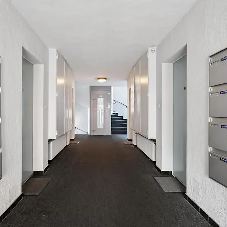 Modern Near Main Station - Crown 16 *