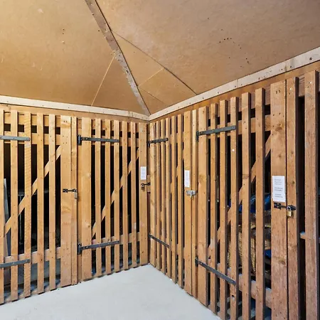 Modern Near Main Station - Crown 16 *