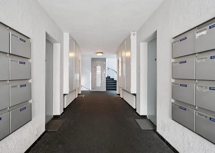 Modern Near Main Station - Crown 16 *