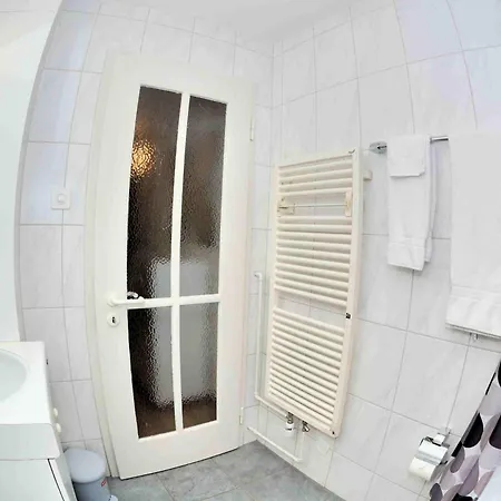 Modern Near Main Station - Crown 16 *