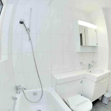 Modern Near Main Station - Crown 16 Apartman