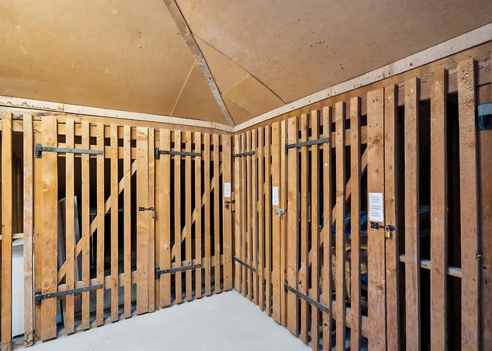 Modern Near Main Station - Crown 16 *